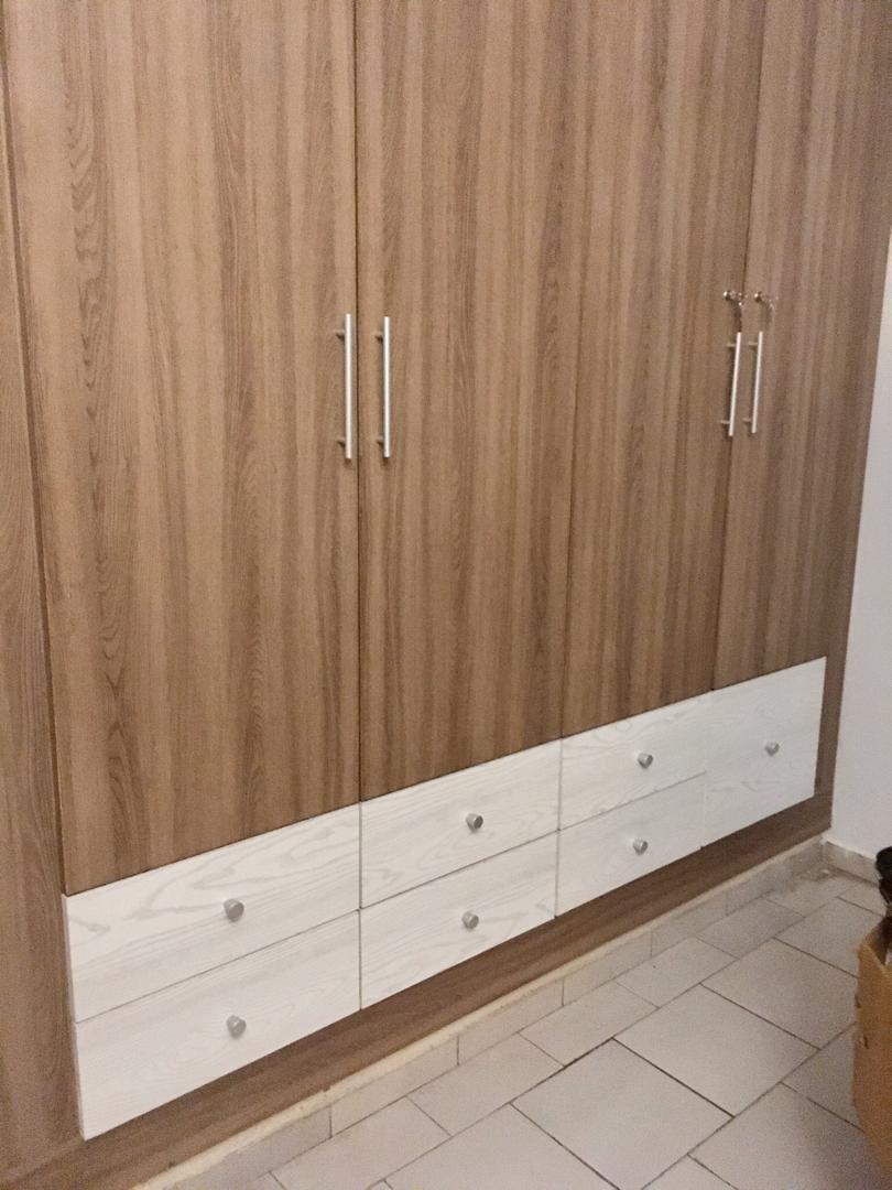 Placard de trois, quatre battants